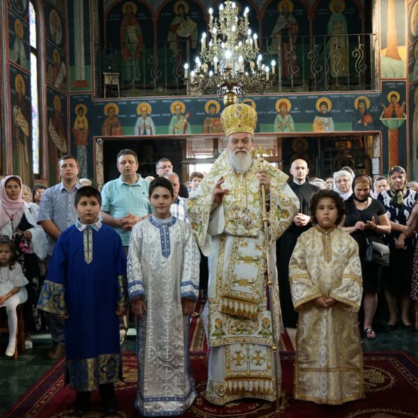 Slujire Arhierească la parohia Sfântul Dasie din Călărași după șapte ani de la târnosirea bisericii