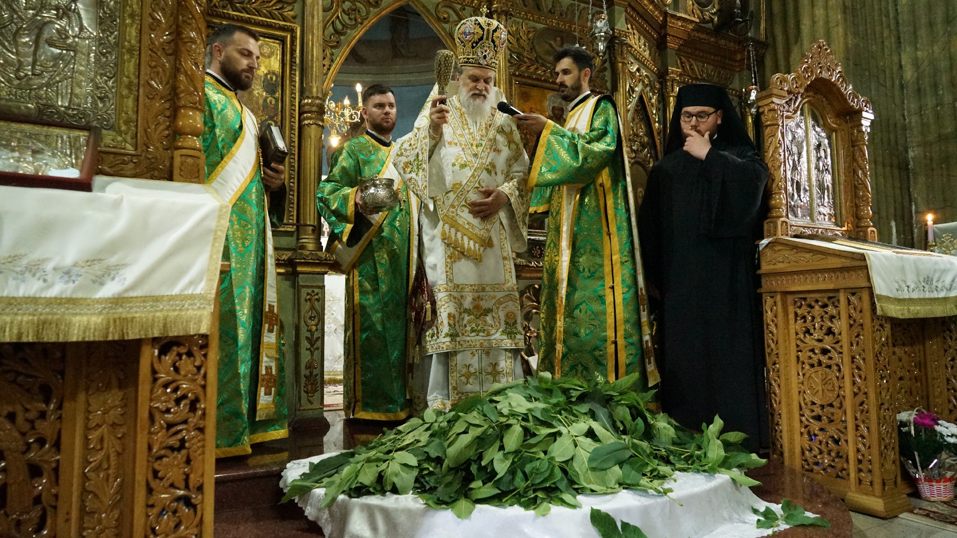 Duminica Rusaliilor la Mănăstirea „Sfinții Voievozi” din Slobozia