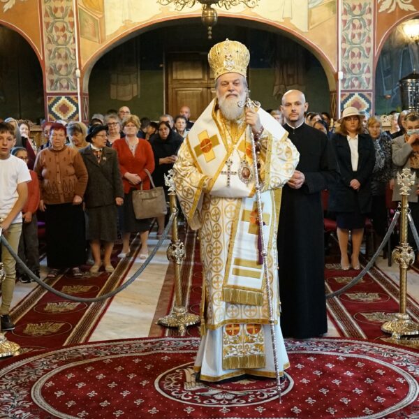Preasfințitul Părinte Vincențiu a slujit la Parohia Sfânta Anastasia din Călărași