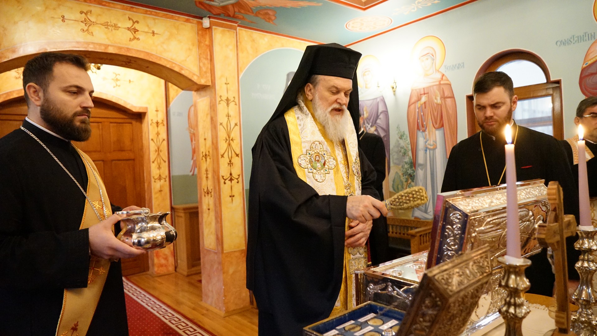 Preasfințitul Vincențiu a sfințit noua raclă cu sfinte moaște pentru Catedrala Sfântul Nicolae din Oltenița