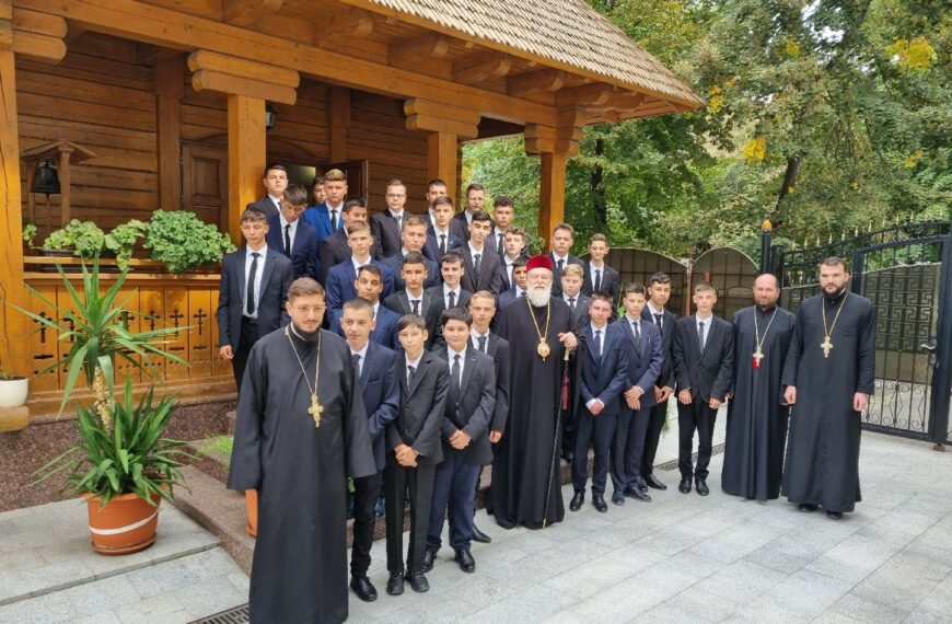 2023: Preasfințitul Părinte Episcop Vincențiu s-a întâlnit cu elevii clasei…